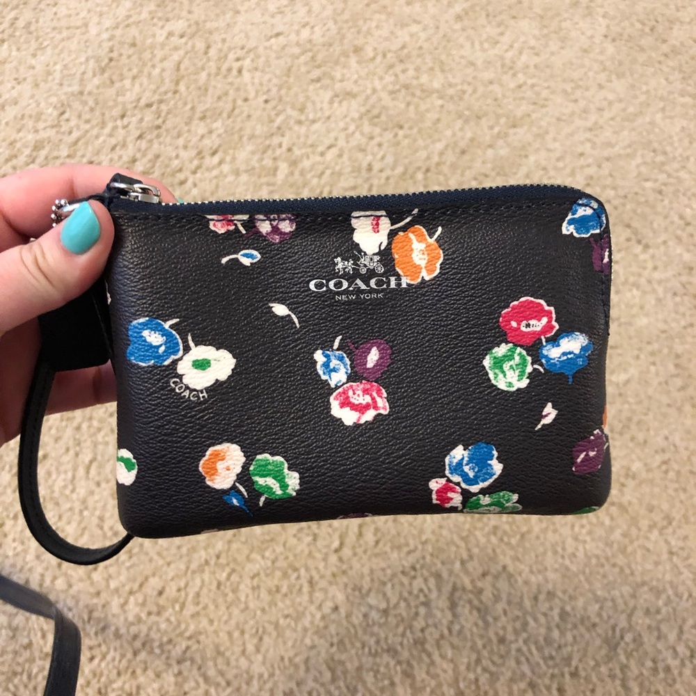 Authentic Coach tote and matching clutch - Picture 4 of 5